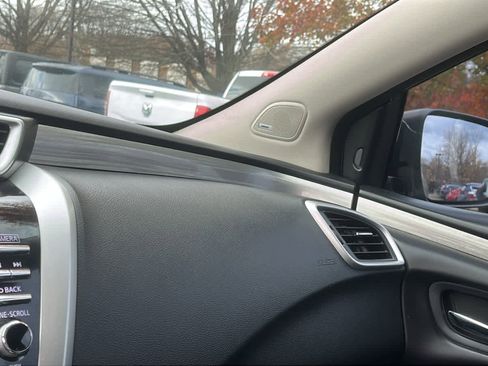 Used 2018 Nissan Murano SL w/ Moonroof Package image 18