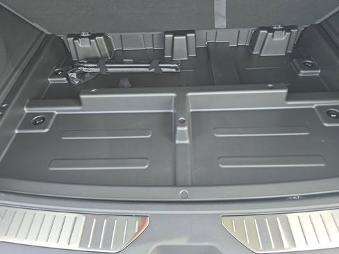 New 2026 Chevrolet Suburban High Country AWD/4WD image 15