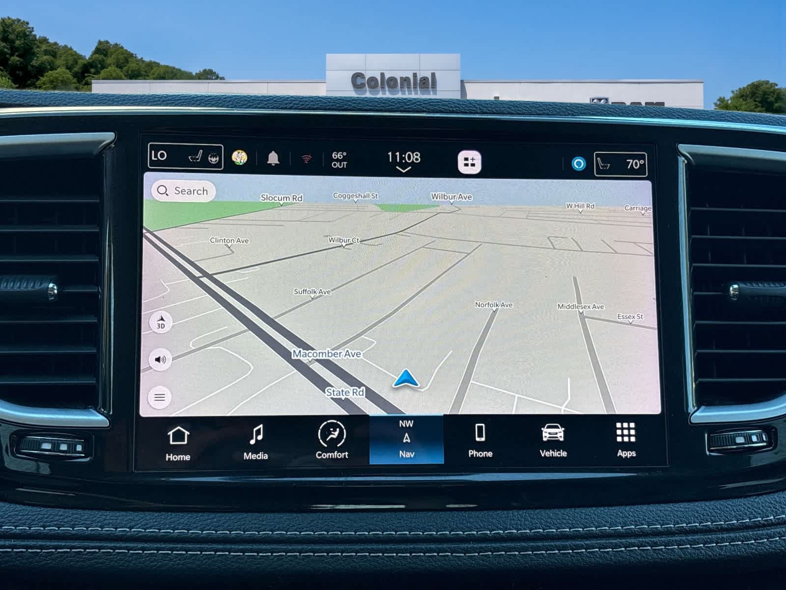 Used 2023 Chrysler Pacifica Limited w/ Uconnect Theater Family Group FWD image 27