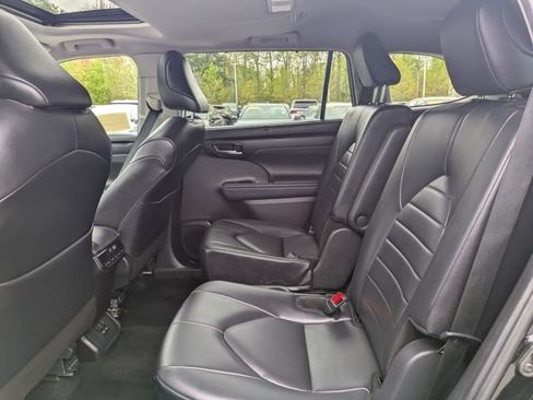 Certified 2024 Toyota Highlander XLE AWD/4WD image 19