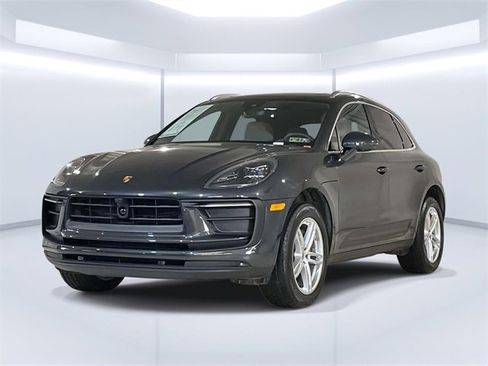 Used 2025 Porsche Macan image 1