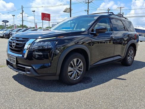 Certified 2024 Nissan Pathfinder SV w/ Lighting Package (N92) AWD/4WD image 3