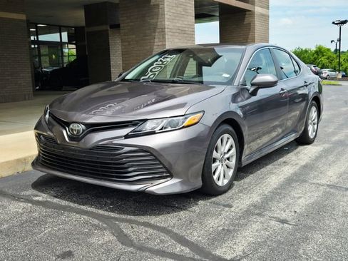 Used 2018 Toyota Camry LE FWD image 3