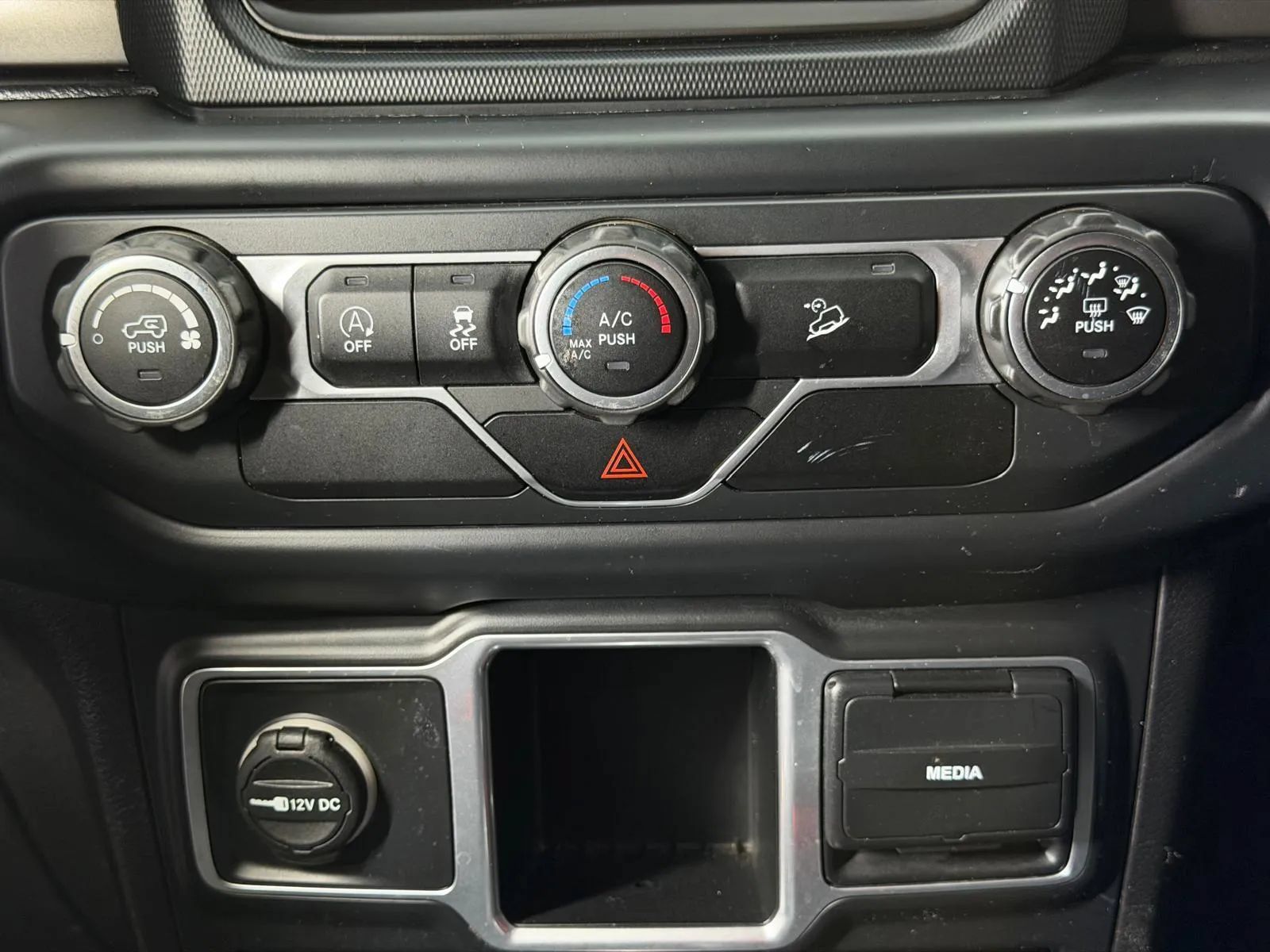Used 2018 Jeep Wrangler Sport AWD/4WD image 28
