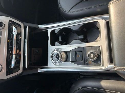 Used 2023 Ford Explorer XLT w/ Equipment Group 202A AWD/4WD image 19