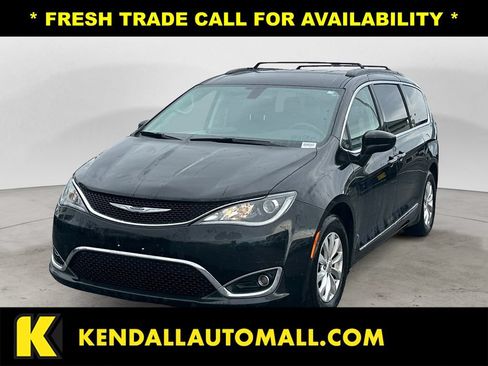 Used 2017 Chrysler Pacifica Touring-L FWD image 1