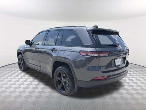 Used 2025 Jeep Grand Cherokee Limited w/ Luxury Tech Group II RWD image 3