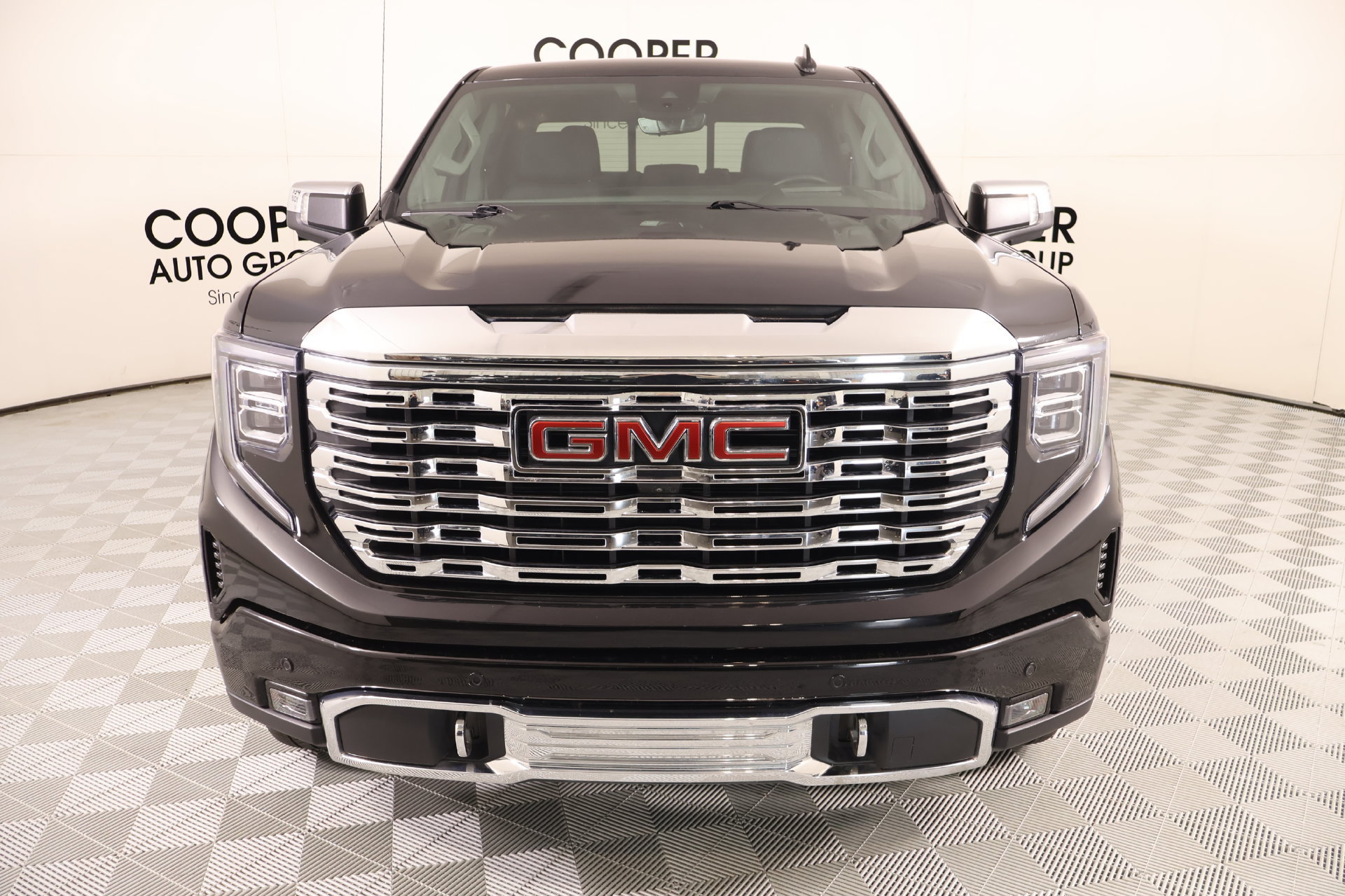 Used 2025 GMC Sierra 1500 Denali w/ Technology Package AWD/4WD image 11