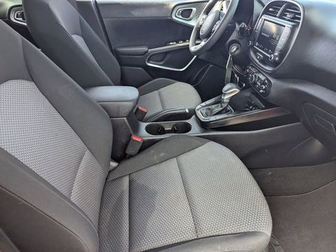 Used 2025 Kia Soul LX w/ LX Technology Package FWD image 11