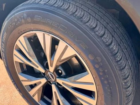 Used 2023 Nissan Rogue SV image 17