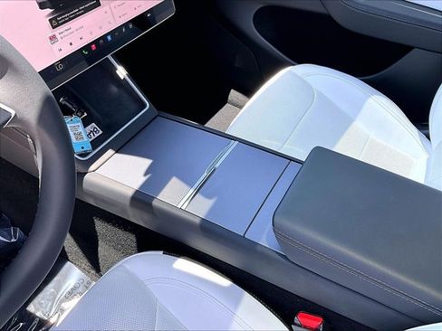 Used 2026 Tesla Model Y 2WD image 15