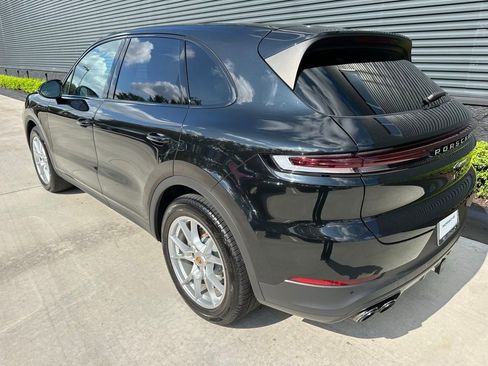 Used 2024 Porsche Cayenne image 3