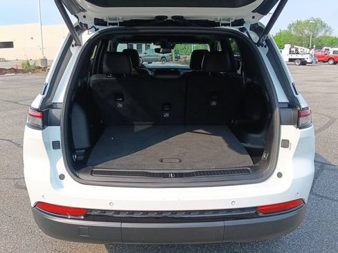 Used 2023 Jeep Grand Cherokee Altitude AWD/4WD image 26