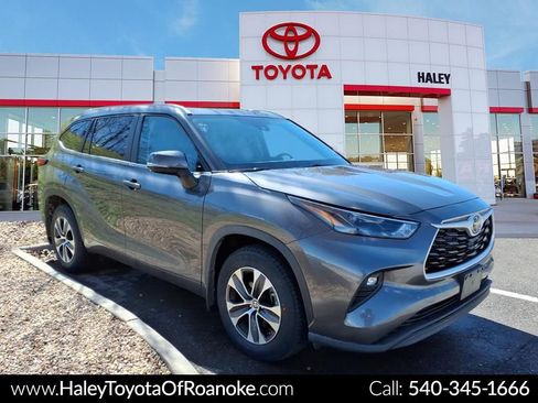 Used 2023 Toyota Highlander XLE image 1