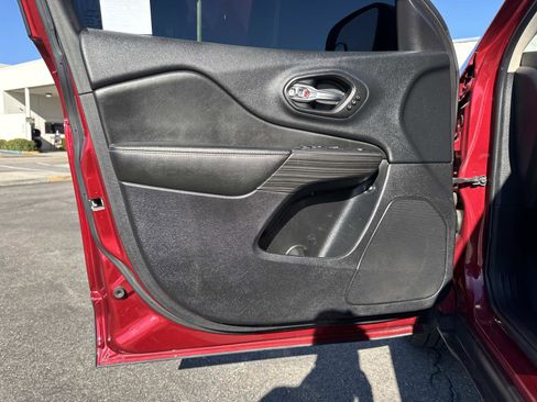 Used 2017 Jeep Cherokee Limited w/ Luxury Group image 20