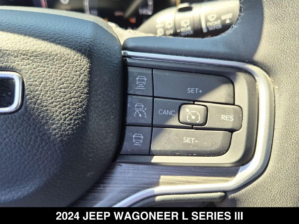Used 2024 Jeep Wagoneer L Series III w/ Flexible Seating Group AWD/4WD image 18