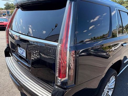 Used 2017 Cadillac Escalade Platinum AWD/4WD image 14