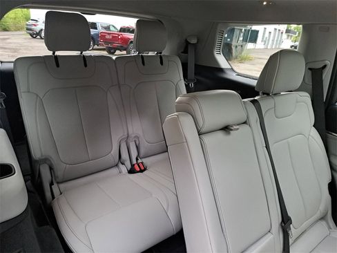 Used 2022 Jeep Grand Cherokee L Overland w/ Luxury Tech Group IV image 12