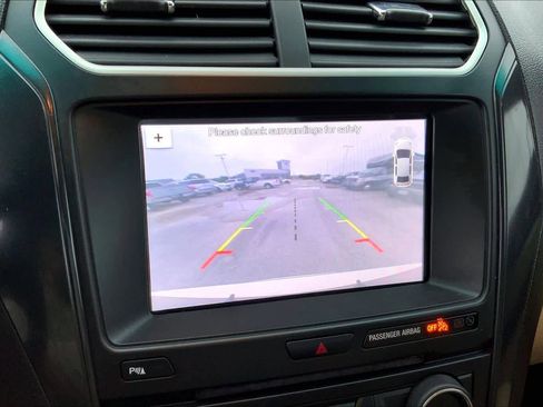 Used 2017 Ford Explorer XLT w/ Equipment Group 202A FWD image 23