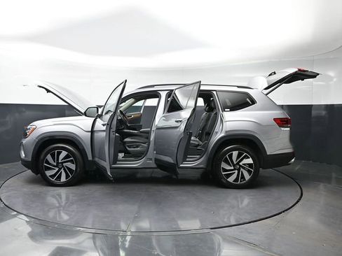 Used 2025 Volkswagen Atlas SE FWD image 50
