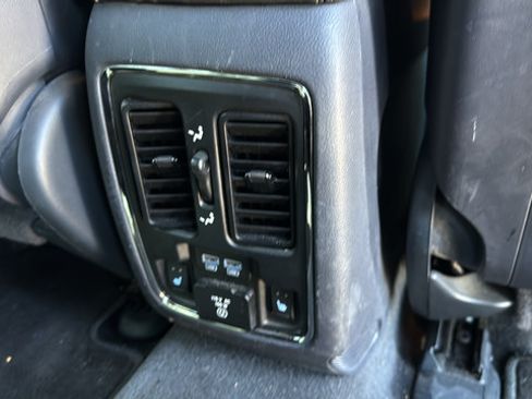 Used 2017 Jeep Grand Cherokee Overland w/ Jeep Active Safety Group AWD/4WD image 28