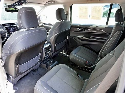 Used 2023 Jeep Grand Cherokee L Laredo RWD image 19