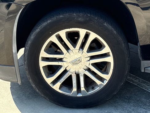 Used 2018 Cadillac Escalade 2WD image 11