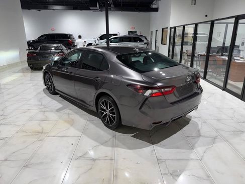 Used 2022 Toyota Camry SE FWD image 9