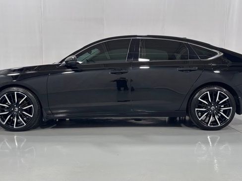 Used 2024 Honda Accord Touring image 9