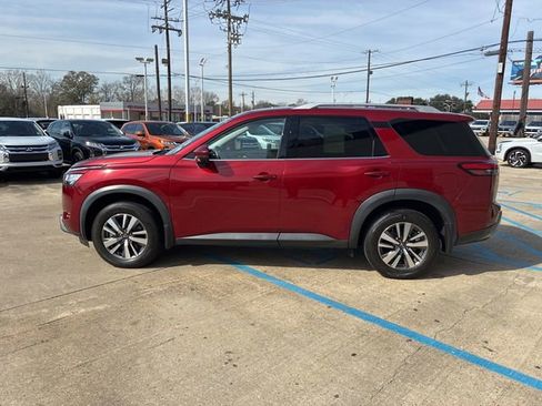 Used 2024 Nissan Pathfinder SL FWD image 4