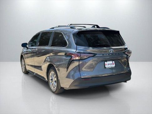 Certified 2025 Toyota Sienna XLE w/ XLE Plus Package FWD image 7