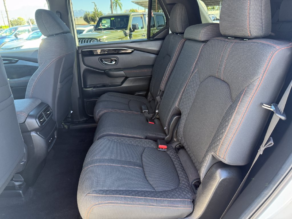 Certified 2025 Honda Pilot Sport image 13