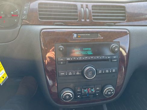 Used 2011 Chevrolet Impala LT w/ Luxury Edition Package image 16