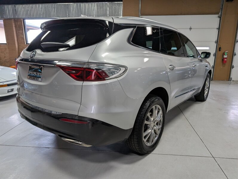 Used 2022 Buick Enclave Premium AWD/4WD image 10