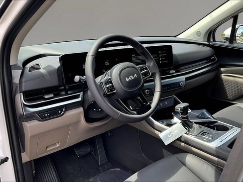 New 2026 Kia Carnival FWD image 7