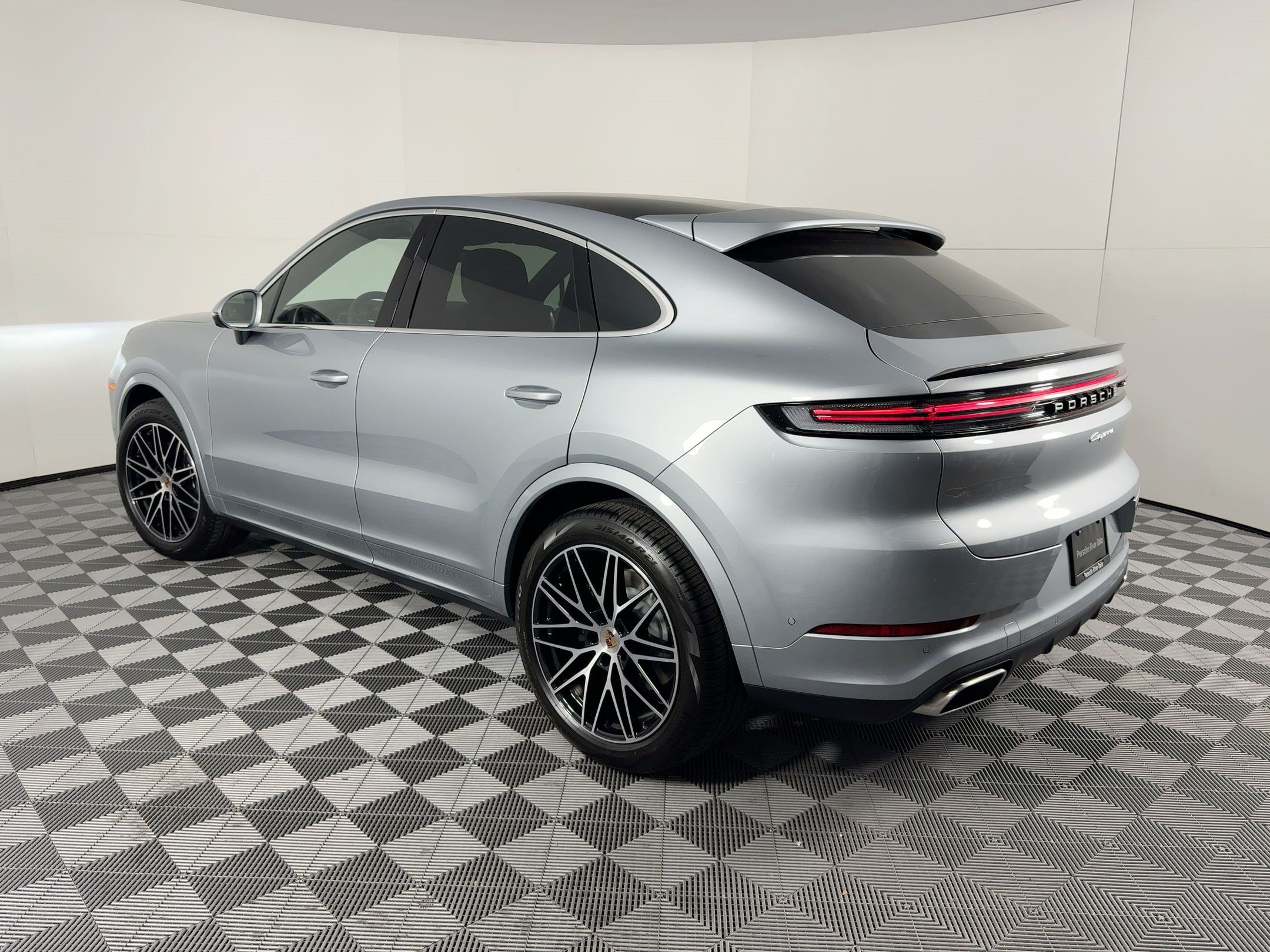 Certified 2026 Porsche Cayenne Coupe AWD/4WD image 3