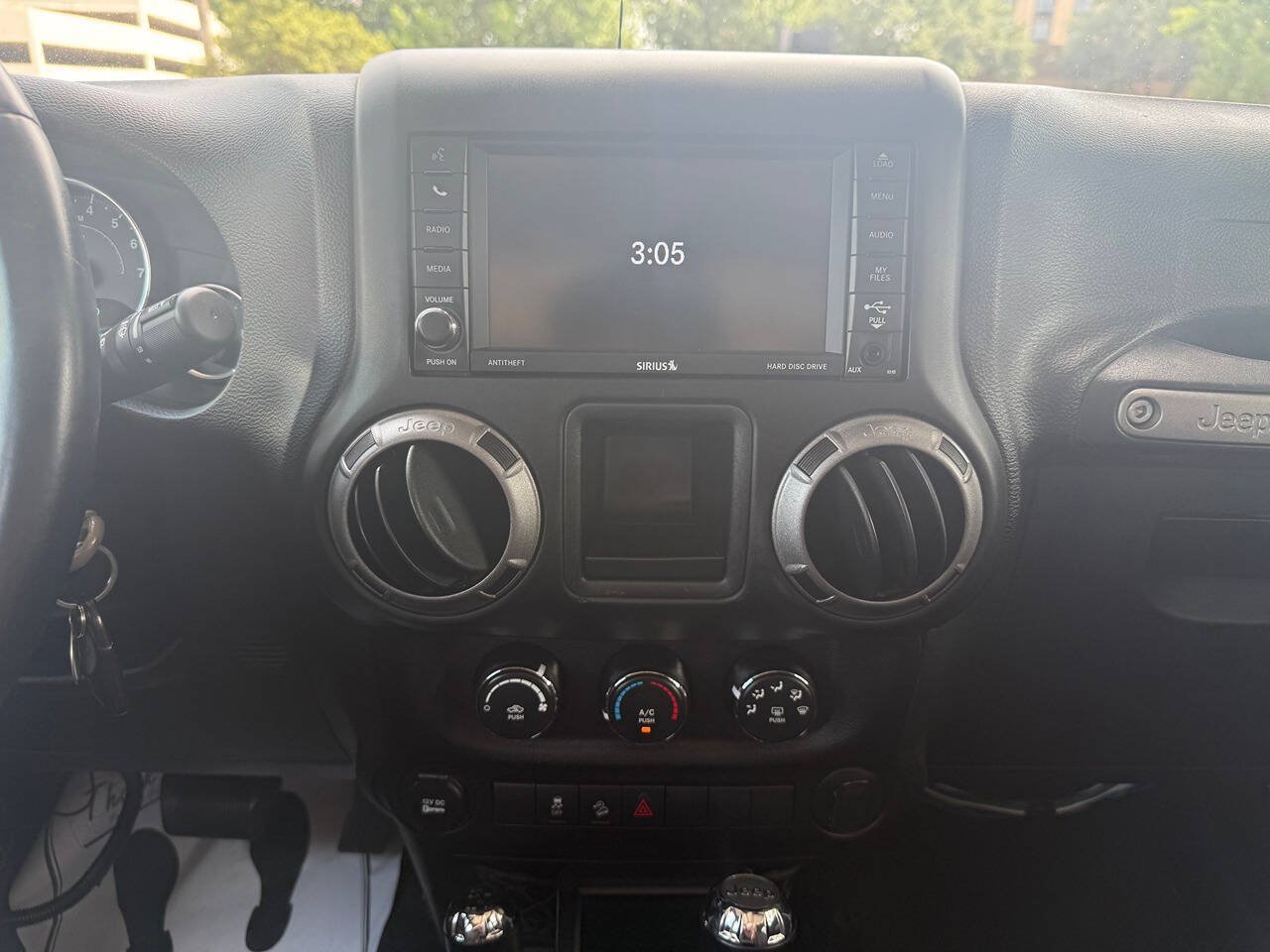 Used 2016 Jeep Wrangler Unlimited Sport w/ Connectivity Group AWD/4WD image 28