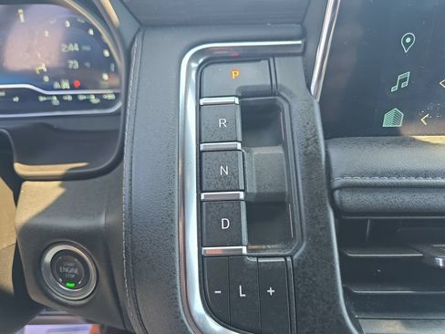 Used 2024 Chevrolet Tahoe LT AWD/4WD image 32