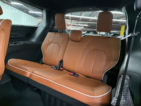 New 2026 Chrysler Pacifica Pinnacle w/ Trailer Tow Group image 12