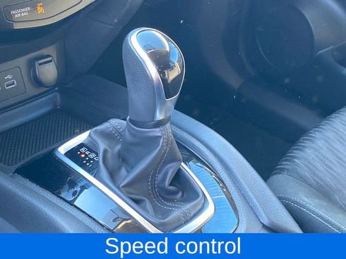 Used 2020 Nissan Rogue SV image 9