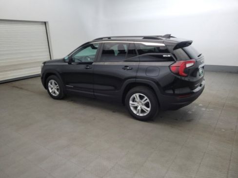 Used 2022 GMC Terrain SLE w/ Driver Convenience Package image 3