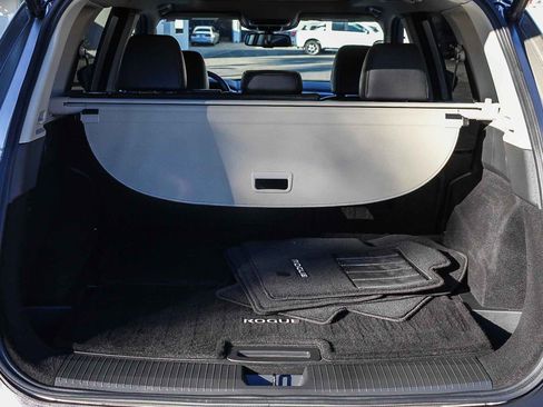 Used 2021 Nissan Rogue SL w/ Premium Package image 26