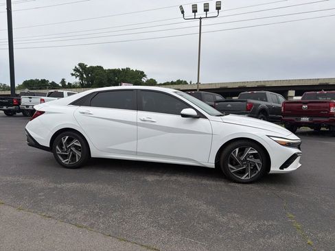 Used 2024 Hyundai Elantra SEL w/ Convenience Package FWD image 3