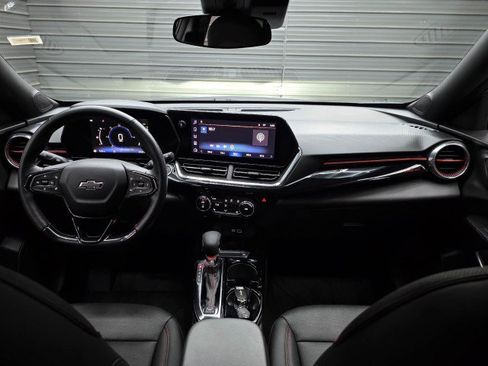 Used 2025 Chevrolet Trax RS w/ Driver Confidence Package FWD image 12