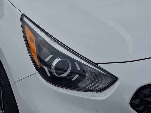 Certified 2022 Kia Niro LXS image 9