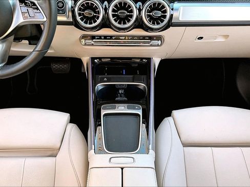 Used 2025 Mercedes-Benz GLB 250 4MATIC image 24