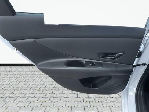 New 2025 Hyundai Elantra SEL FWD image 28