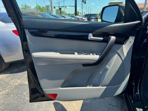Used 2015 Kia Sorento LX image 10
