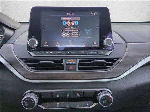 Used 2024 Nissan Altima 2.5 SV image 14