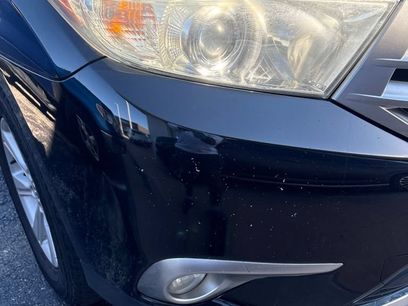 Used 2012 Toyota Highlander SE w/ Tow Pkg